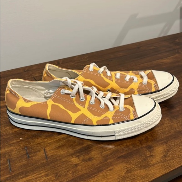 Giraffe Print Converse - Picture 2 of 3